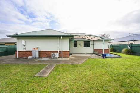 Photo of property in 8 Fernlea Avenue, Kelvin Grove, Palmerston North, 4414