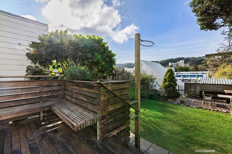 Photo of property in 33 Myrtle Crescent, Mount Cook, Wellington, 6021