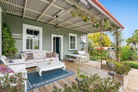 Photo of property in 1 Green Lane, Helensville, 0800