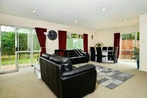Photo of property in 10 Granville Drive, Massey, Auckland, 0614