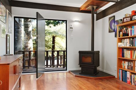 Photo of property in 34 Hollywood Avenue, Titirangi, Auckland, 0604