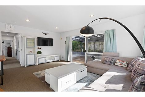 Photo of property in 2a Rata Road, Stanmore Bay, Whangaparaoa, 0932