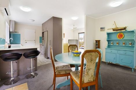 Photo of property in 84 Unsworth Drive, Unsworth Heights, Auckland, 0632