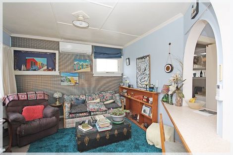 Photo of property in 17 Andresen Street, Foxton Beach, Foxton, 4815