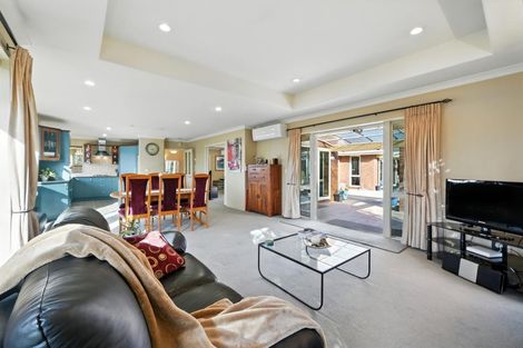 Photo of property in 10 Dinglebay Place, Casebrook, Christchurch, 8051