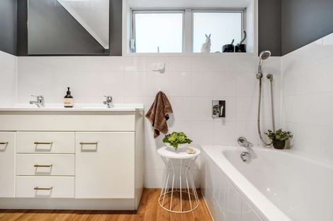 Photo of property in 3 Moloney Terrace, Pukekohe, 2120