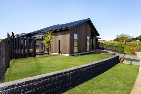 Photo of property in 37 Taahunui Rise, Peacocke, 3206
