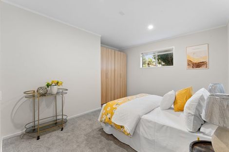 Photo of property in 152 Luckens Road, West Harbour, Auckland, 0618