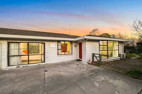 Photo of property in 2/37 Karnak Crescent, Russley, Christchurch, 8042