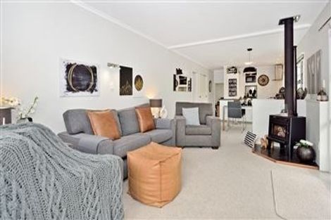 Photo of property in 3b Lillian Place, Orewa, 0931