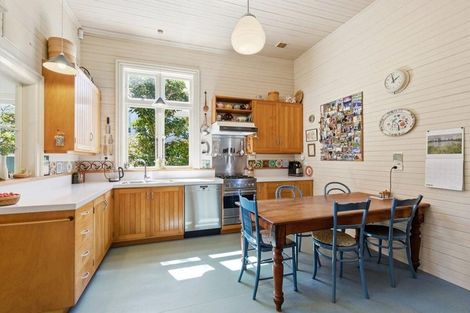 Photo of property in 12 Fairview Crescent, Kelburn, Wellington, 6012