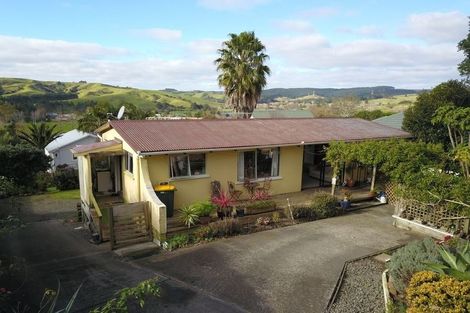 Photo of property in 10 Rautawhiri Road, Helensville, 0800