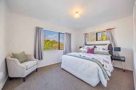 Photo of property in 2/2 Tacitus Place, Totara Vale, Auckland, 0629