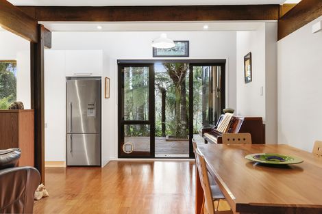 Photo of property in 34 Hollywood Avenue, Titirangi, Auckland, 0604