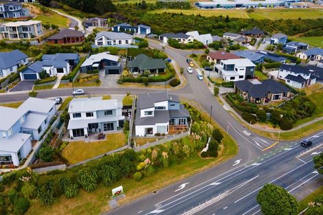 Photo of property in 1 Hollyford Place, Aotea, Porirua, 5024