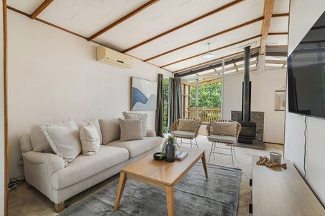 Photo of property in 5 Papa Place, Birkdale, Auckland, 0626