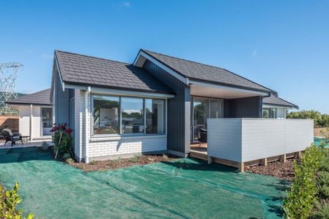 Photo of property in 2 Albizia Grove, Waikanae, 5036