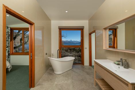 Photo of property in 337 Beacon Point Road, Wanaka, 9305