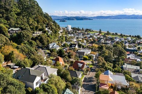 Photo of property in 32 Rona Street, Eastbourne, Lower Hutt, 5013
