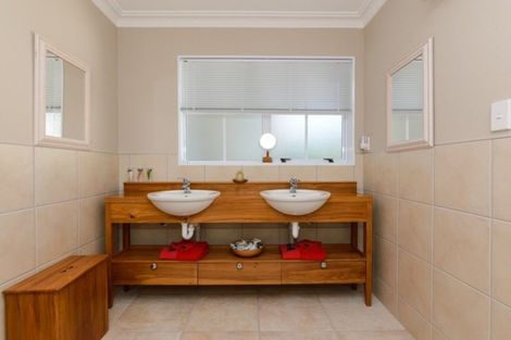 Photo of property in 40-42 Waikawa Road, Picton, 7220
