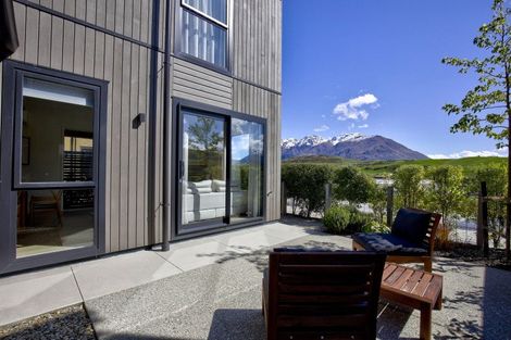 Photo of property in 9 Mcgibbon Lane, Jacks Point, 9371