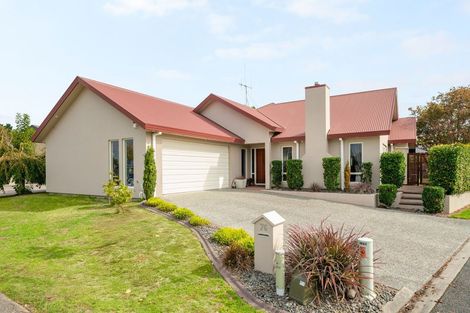 Photo of property in 76 Saint James Drive, Huntington, Hamilton, 3210