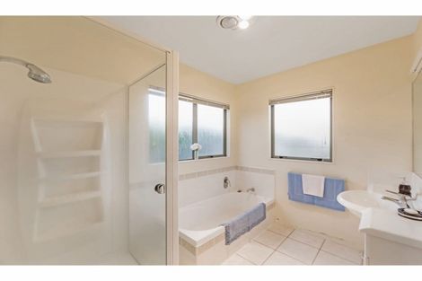 Photo of property in 115 Arran Road, Browns Bay, Auckland, 0630