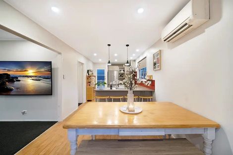Photo of property in 86 Rosewarne Crescent, Glendene, Auckland, 0602