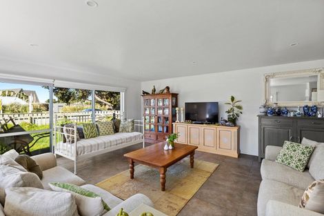 Photo of property in 132 Blue Pacific Parade, Riversdale Beach, Masterton, 5872