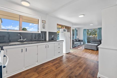 Photo of property in 1/3 Tyrian Close, Half Moon Bay, Auckland, 2012