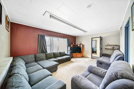 Photo of property in 13 Humphreys Place, Mangere, Auckland, 2022
