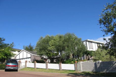 Photo of property in 15 Tyrico Close, Unsworth Heights, Auckland, 0632