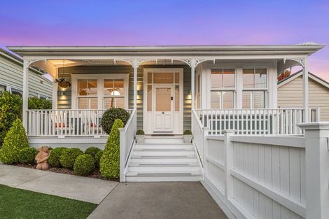 Photo of property in 9 Shoal Bay Road, Devonport, Auckland, 0624