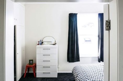 Photo of property in 72 Todman Street, Brooklyn, Wellington, 6021