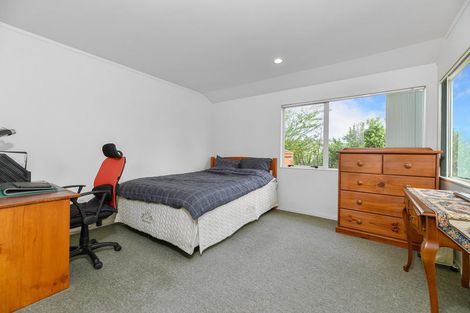 Photo of property in 60 Hewlett Road, Massey, Auckland, 0614