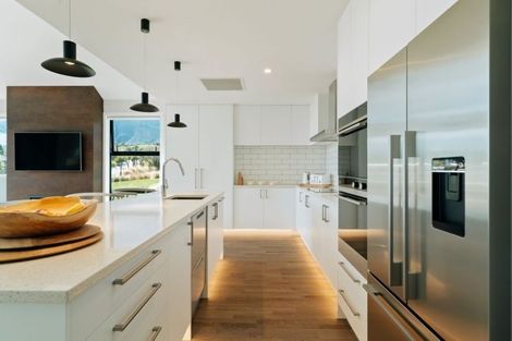 Photo of property in 16 Mcgibbon Lane, Jacks Point, 9371