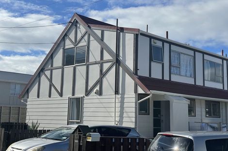 Photo of property in 1/133 Queens Drive, Lyall Bay, Wellington, 6022