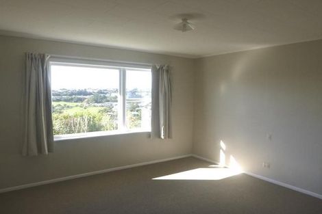 Photo of property in 91 Ruskin Road, Newlands, Wellington, 6037