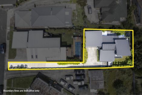 Photo of property in 25a Barron Drive, Green Bay, Auckland, 0604