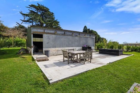 Photo of property in 130 Cross Road, Lepperton, New Plymouth, 4373