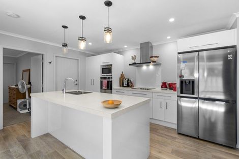 Photo of property in 5 Angus Place, Carterton, 5713