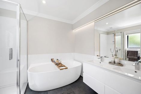 Photo of property in 25u7 Thane Road, Roseneath, Wellington, 6011