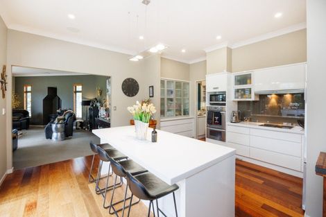 Photo of property in 7 Titirangi Drive, Fitzherbert, Palmerston North, 4471