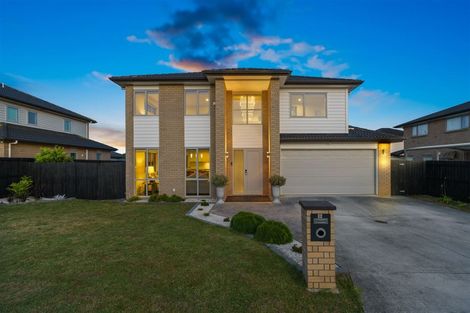 Photo of property in 16 Kirikiri Drive, Papakura, 2110