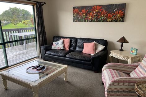 Photo of property in 166 Torkar Road, Clarks Beach, 2122