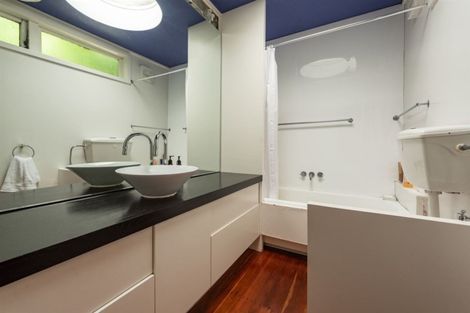 Photo of property in 33 Harbour View Road, Northland, Wellington, 6012