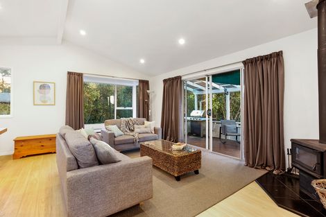 Photo of property in 49 Onedin Place, Titirangi, Auckland, 0604