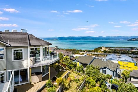 Photo of property in 11 Curnow Way, Kaiwharawhara, Wellington, 6035