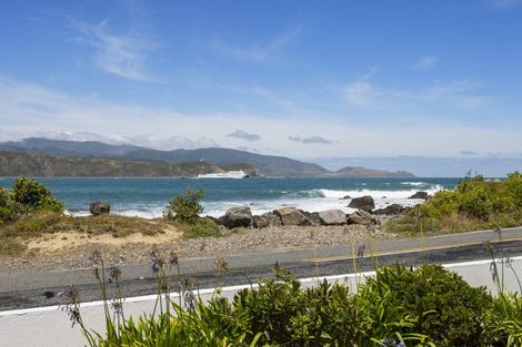 Photo of property in 188 Breaker Bay Road, Breaker Bay, Wellington, 6022