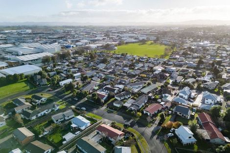 Photo of property in 38 Garland Drive, St Andrews, Hamilton, 3200